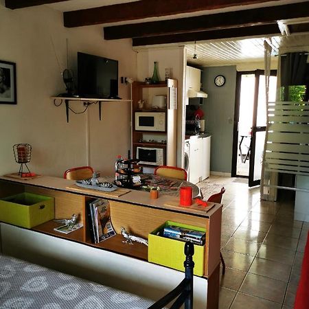 הוילה ויטל Studio Tres Agreable Totalement Independant Dans Maison Avec Cour Sans Vis A Vis מראה חיצוני תמונה