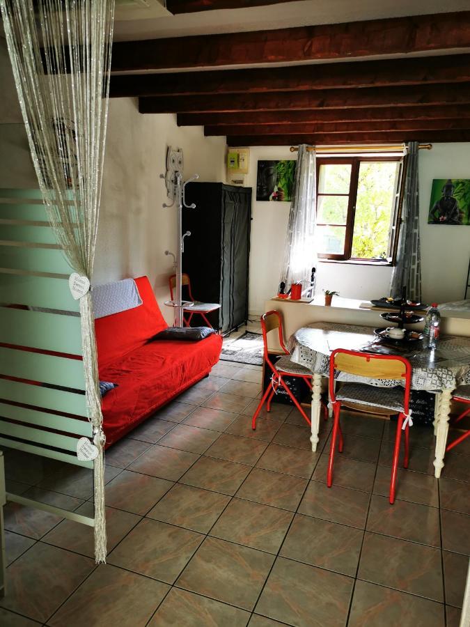 הוילה ויטל Studio Tres Agreable Totalement Independant Dans Maison Avec Cour Sans Vis A Vis מראה חיצוני תמונה