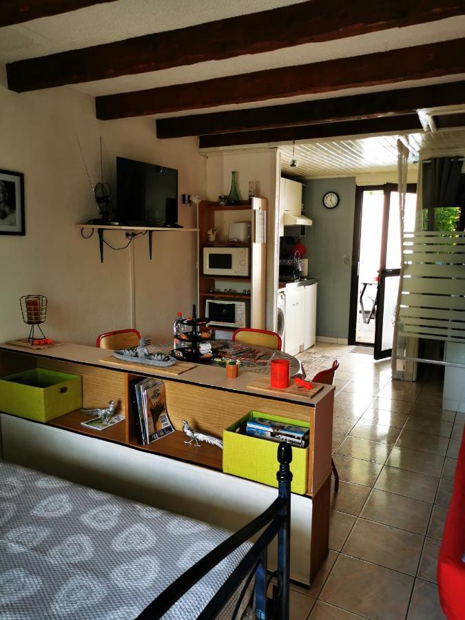 הוילה ויטל Studio Tres Agreable Totalement Independant Dans Maison Avec Cour Sans Vis A Vis מראה חיצוני תמונה